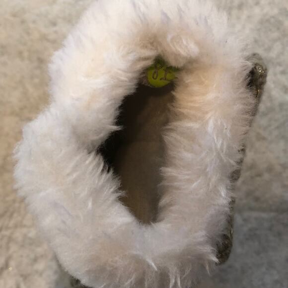 First Steps Gray Sweater Boots with Faux Fur and Bow Accent, 3-6 months - Picture 4 of 5